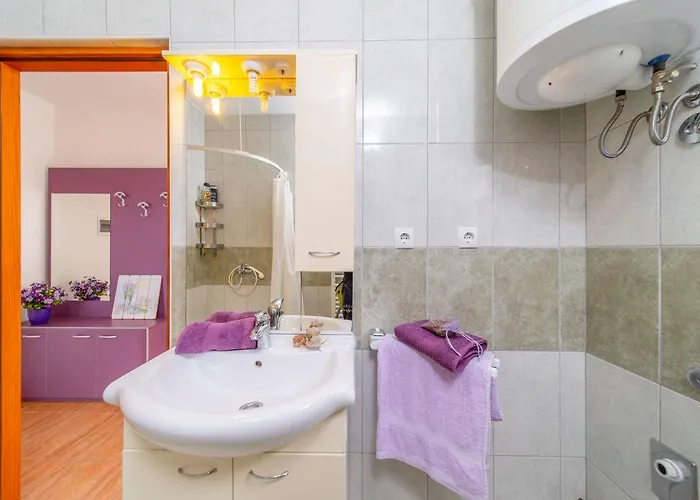 Nada Apartment Banjol