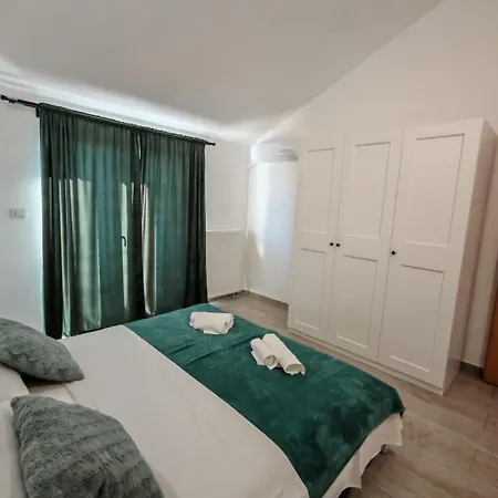 Nada Apartment Banjol