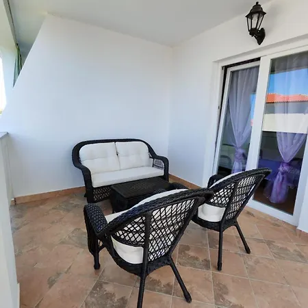 Nada Apartament Banjol