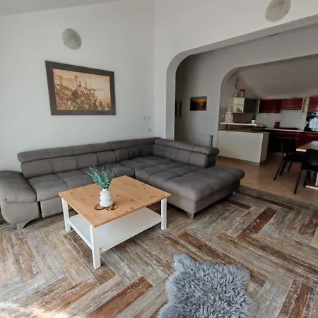 Nada Apartament Banjol