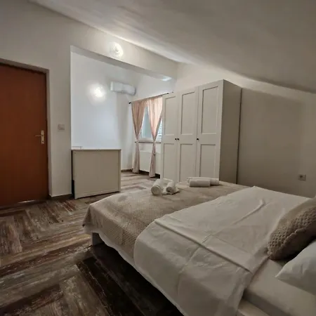 Nada Apartment Banjol
